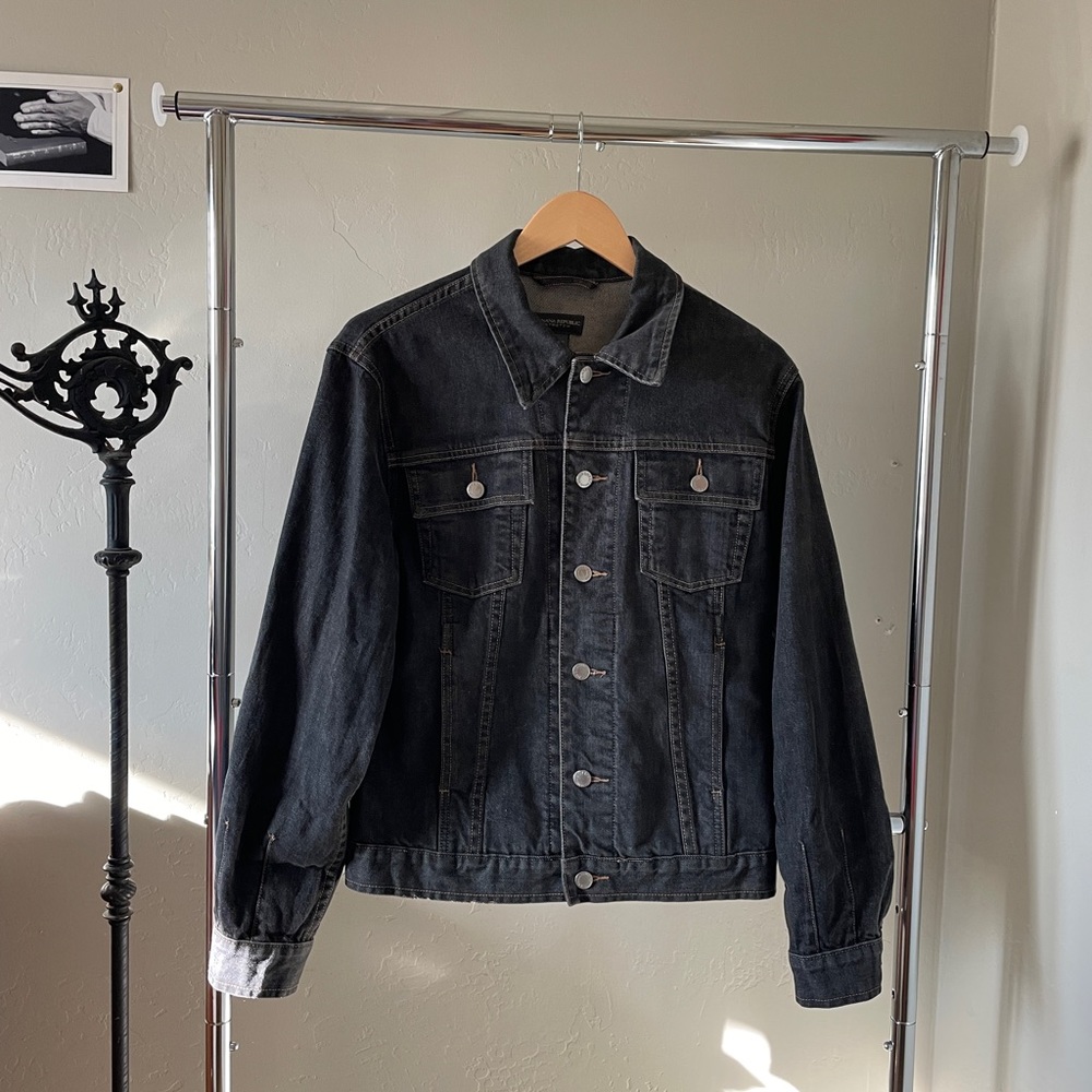 Black denim Banana Republic jacket. Cute to dress up or down!